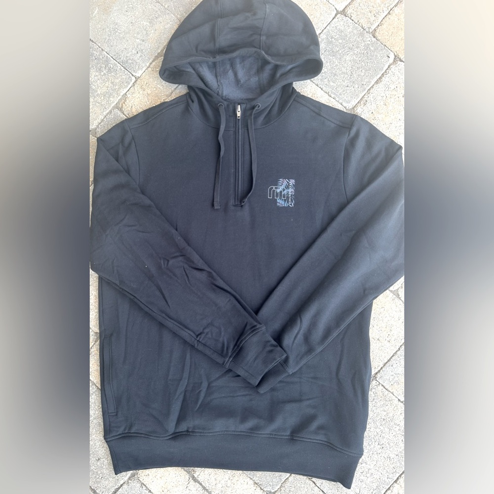 🖤 TravisMathew Black Quarter-Zip Pullover – Men’s Medium – Sleek Look